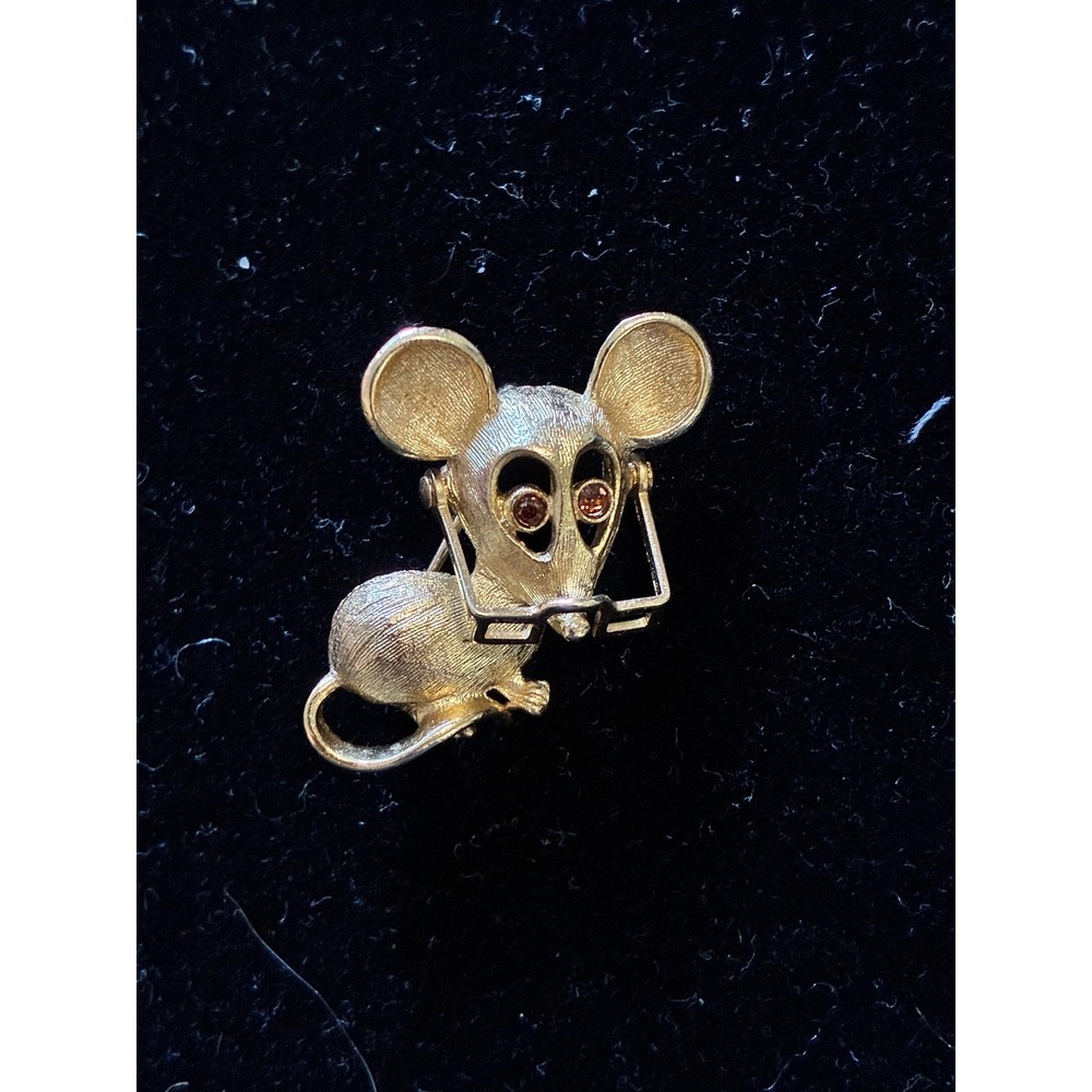 Avon Vintage "Spectacular Mouse" Brooch Gold Tone Moving Glasses Red Eyes Pin